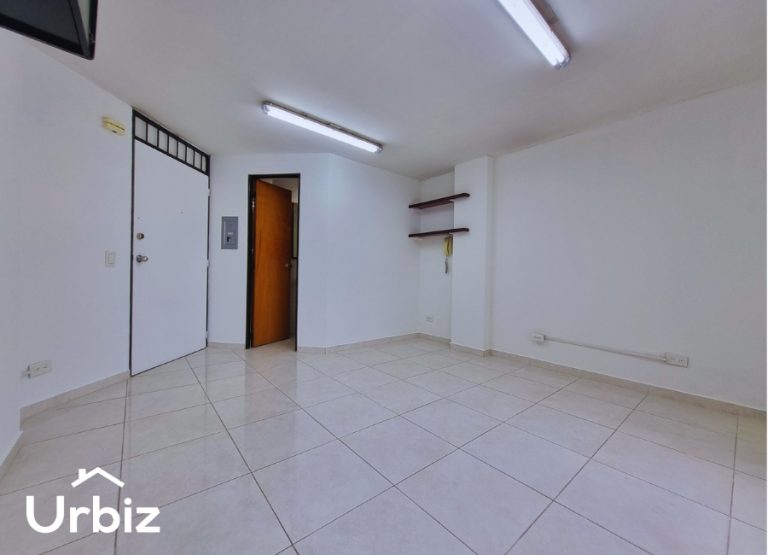 Oficina en Arriendo en Barrio El Lago sobre Carrera 15 con 74 de 17 m²