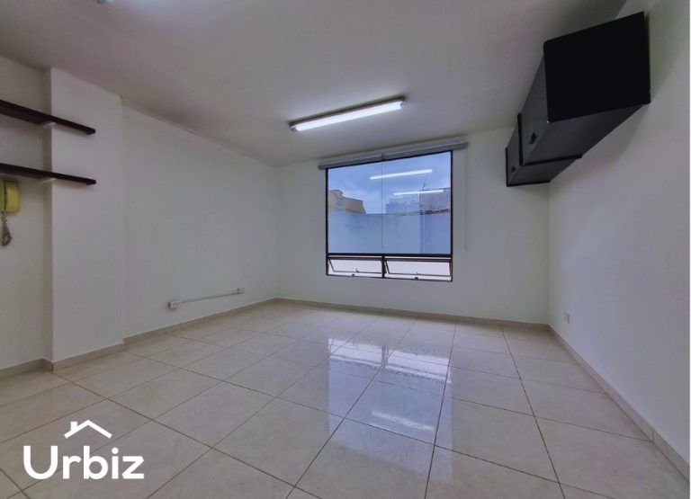 Oficina en Arriendo en Barrio El Lago sobre Carrera 15 con 74 de 17 m²