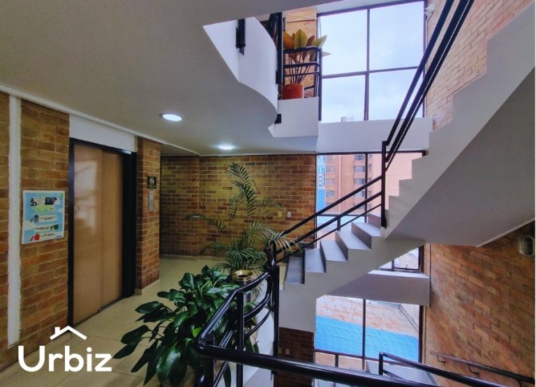 Oficina en Arriendo en Barrio El Lago sobre Carrera 15 con 74 de 17 m²