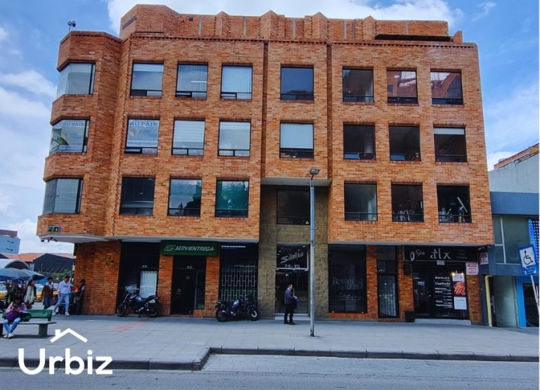 Oficina en Arriendo en Barrio El Lago sobre Carrera 15 con 74 de 17 m²