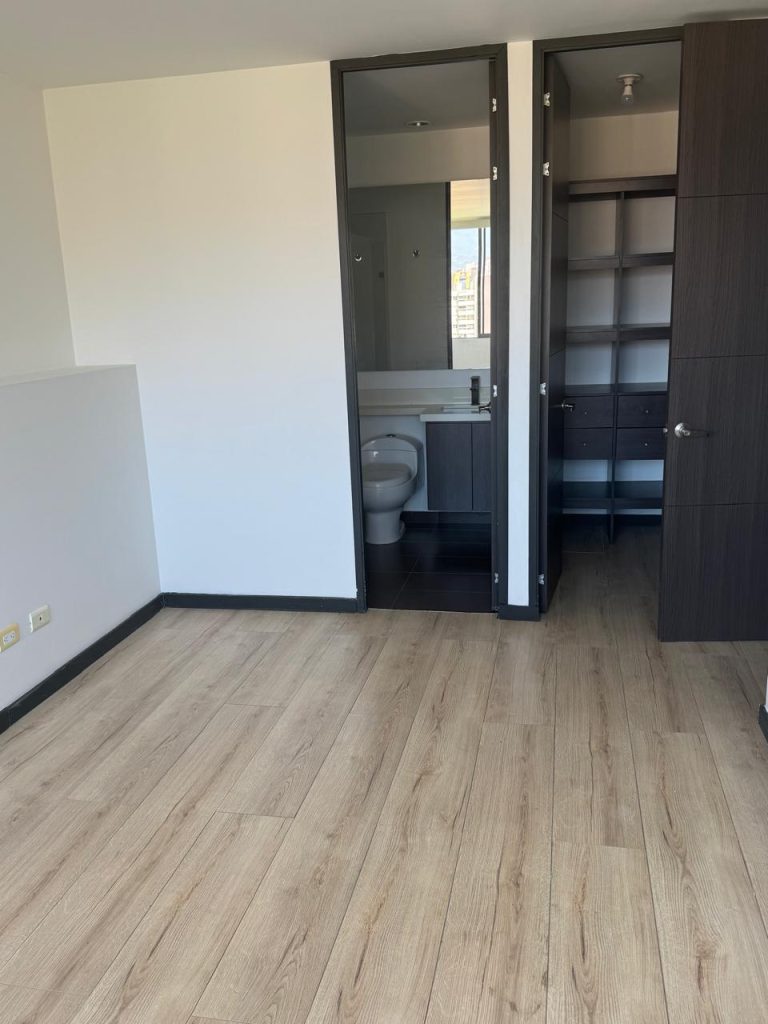 APARTAMENTO EN POBLADO