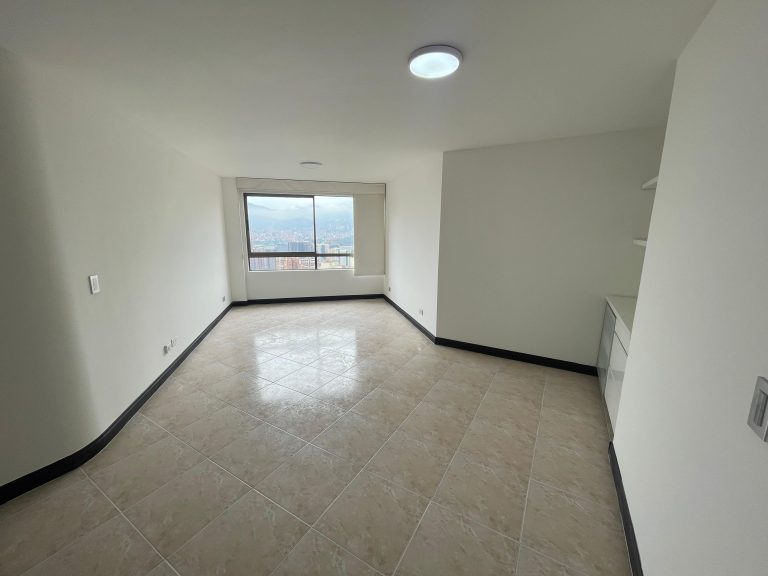 Apartamento en Arriendo en Loma del Esmeraldal, Envigado