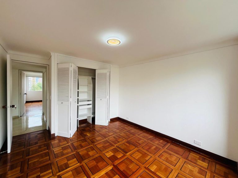 APARTAMENTO EN ALQUILER EN EL POBLADO