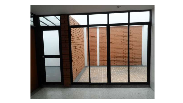 ALQUILO OFICINA AVENIDA ROOSEVELT