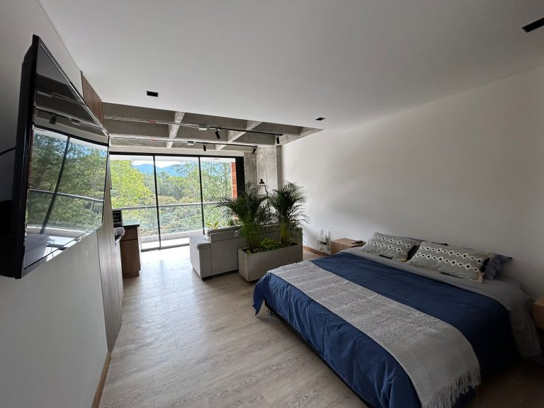 Apartaestudio Loft en Venta/Arriendo en el Retiro Sector Mall La Fe