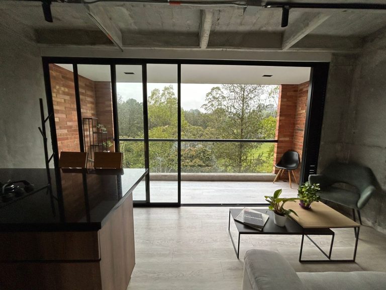 Apartaestudio Loft en Venta/Arriendo en el Retiro Sector Mall La Fe