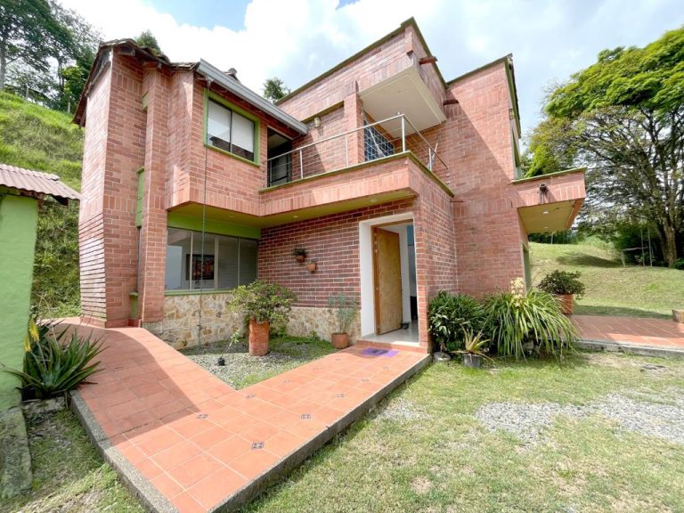 Casa Independiente para Alquiler en la Loma del Escobero, Envigado