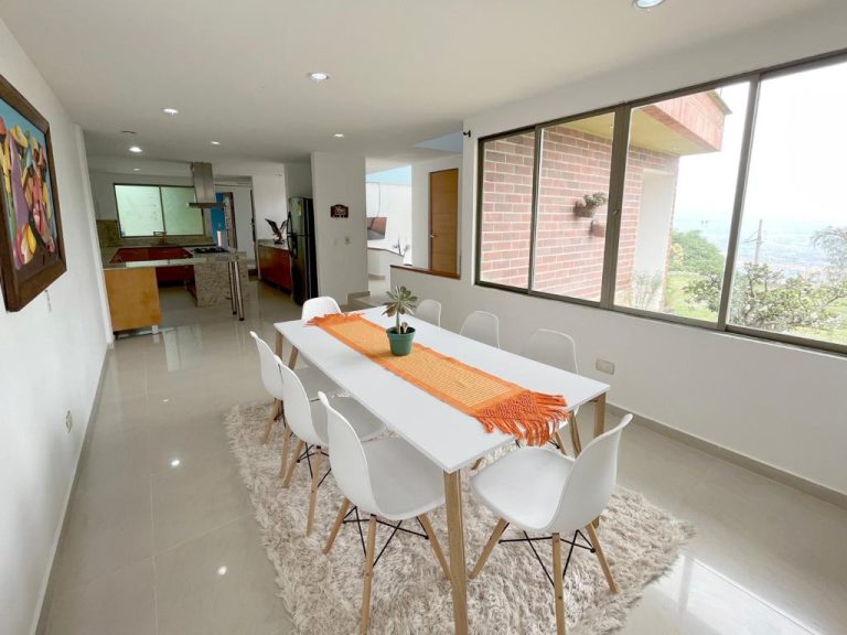 Casa Independiente para Alquiler en la Loma del Escobero, Envigado