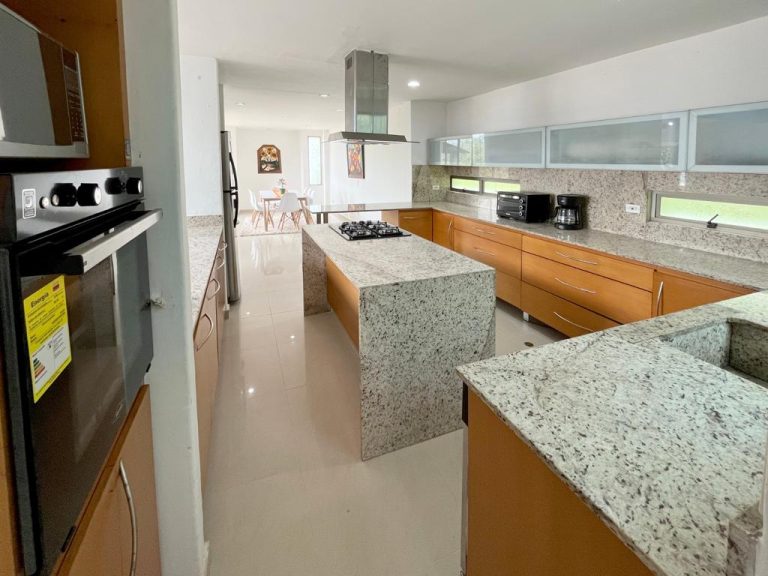 Casa Independiente para Alquiler en la Loma del Escobero, Envigado