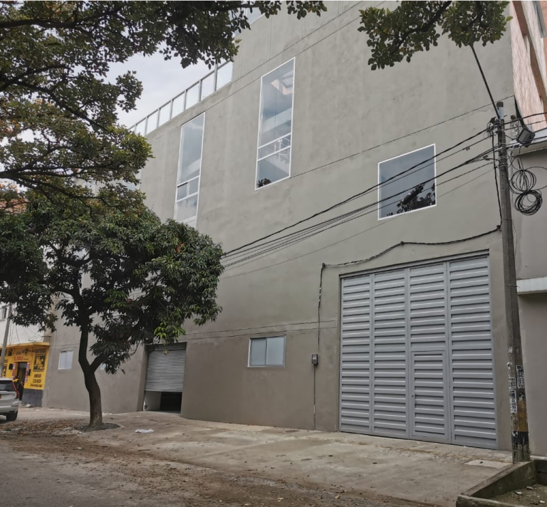 Bodega en Venta o Alquiler Sector Almacentro Medellín