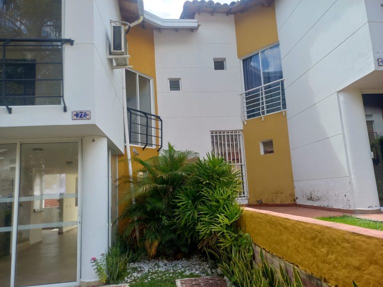 APARTAMENTO EN ARBOLEDA DEL RODEO $ 2.500.000