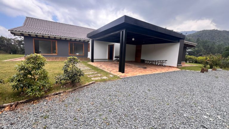Casa Campestre en Arriendo Sector Alto del Escobero, El Retiro