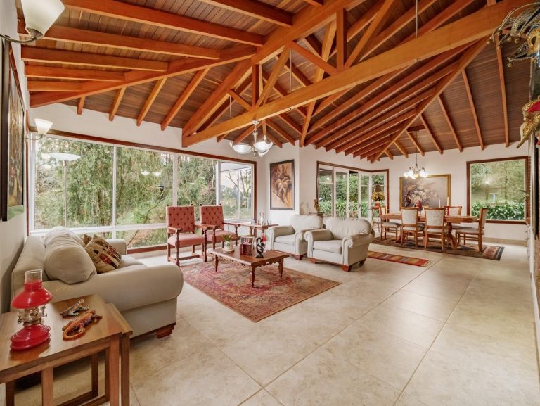 Casa campestre en venta y/o arriendo, sector El Escobero, Envigado