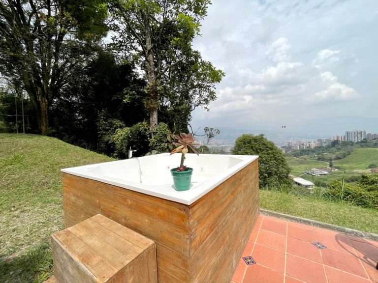 Casa Independiente para Alquiler en la Loma del Escobero, Envigado