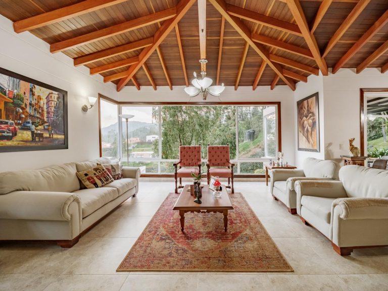 Casa campestre en venta y/o arriendo, sector El Escobero, Envigado