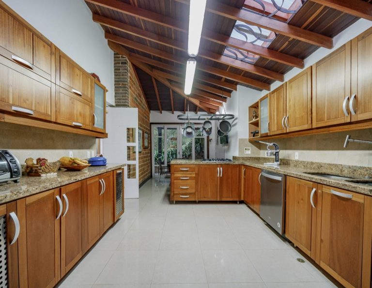 Casa campestre en venta y/o arriendo, sector El Escobero, Envigado