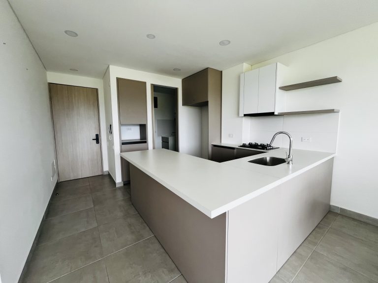 SE ARRIENDA APARTAMENTO DE 2 HABITACIONES – EL CAIMO