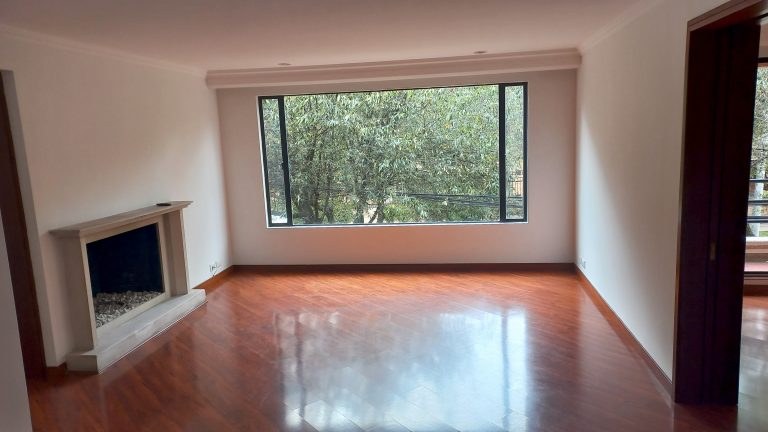 Se arrienda apartamento barrio Rosales con balcón y terraza