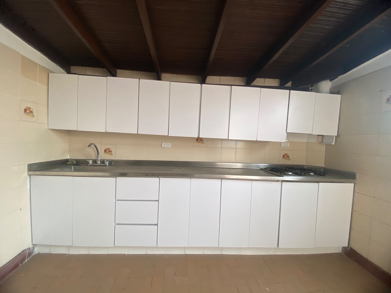 Amplio Apartamento para Arriendo En Laureles, San Joaquín