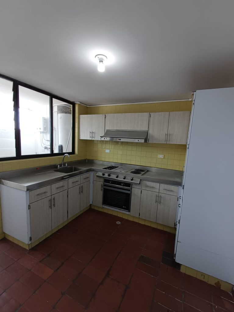 ARRENDO APARTAMENTO AMPLIO EN EL CENTRO DE PEREIRA