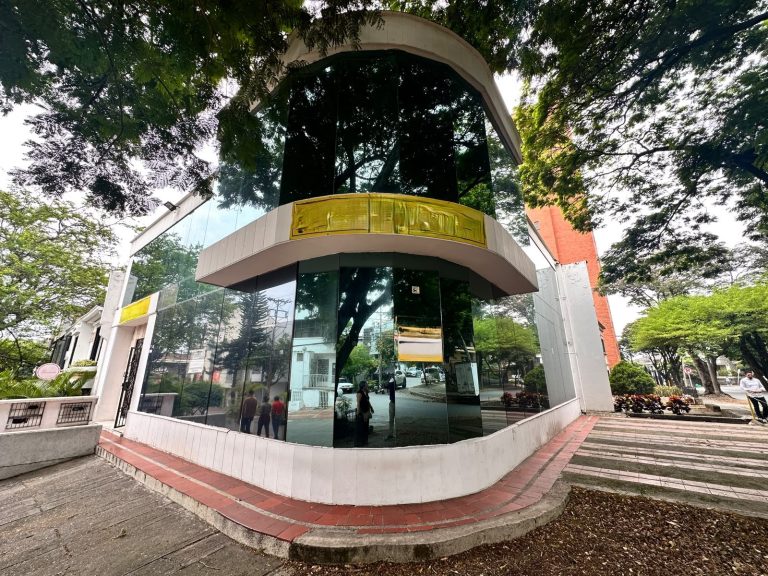 SE VENDE O SE ARRIENDA EN SANTA MÓNICA RESIDENCIAL