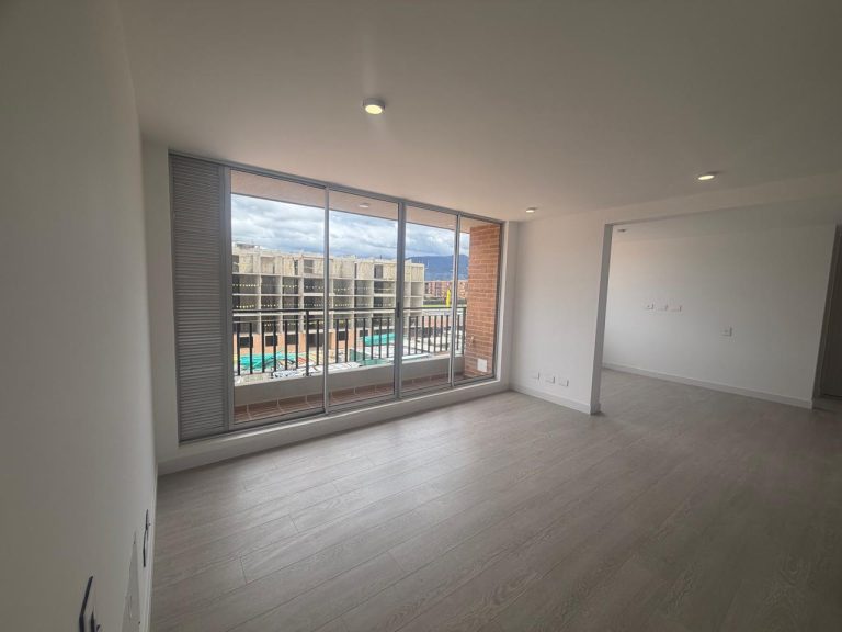 CAJICA, INDEPENDIENTE, LOTE 350 M2 - PORTÓN ELÉCTRICO