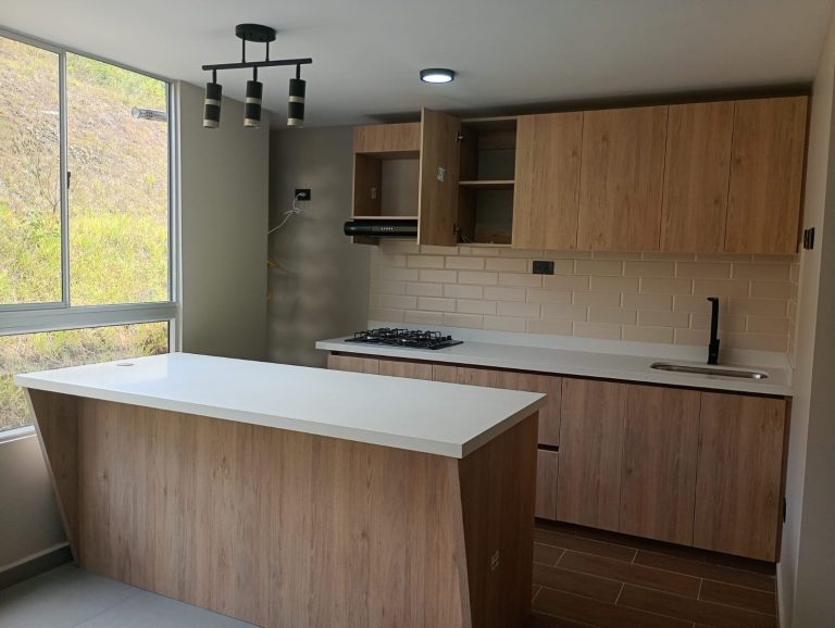 APARTAMENTO EN ARRIENDO EN LA CEJA, URB. VALVERDE.