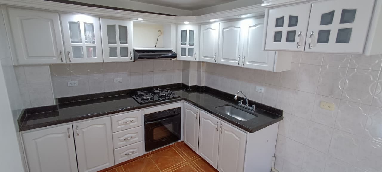 Se Renta Hermosa Casa De 3 Niveles Esquinera