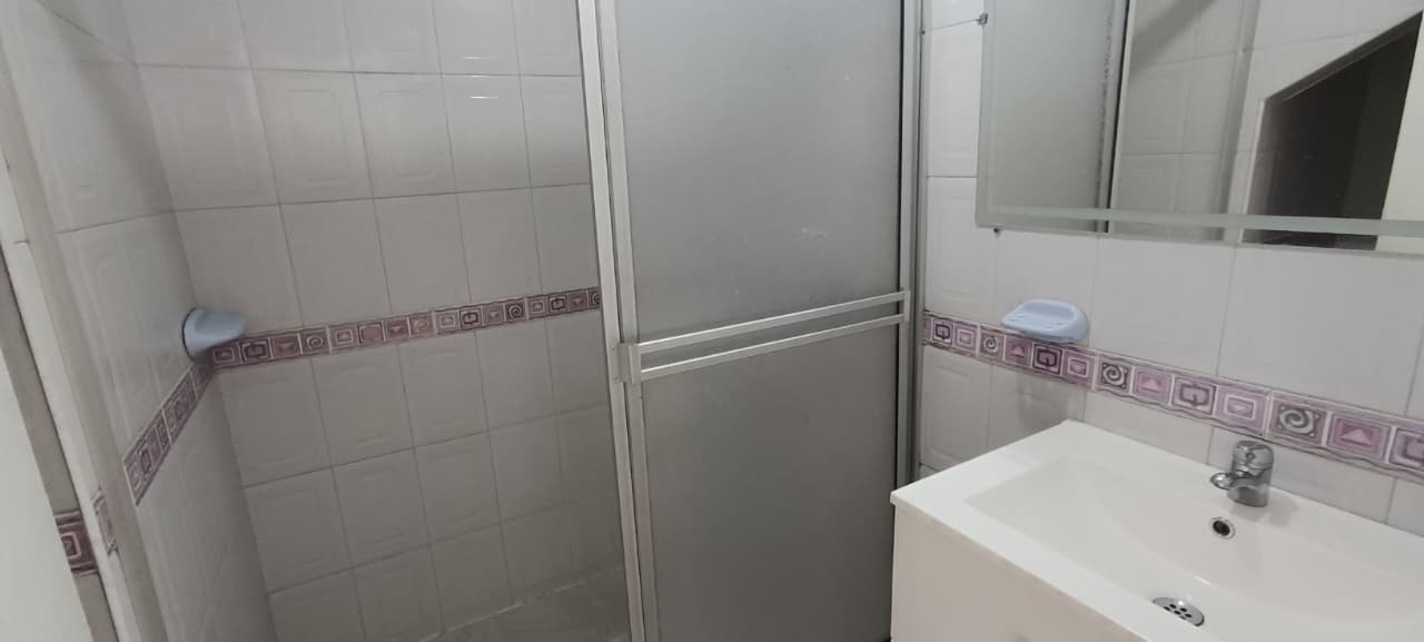 Se Renta Hermosa Casa De 3 Niveles Esquinera