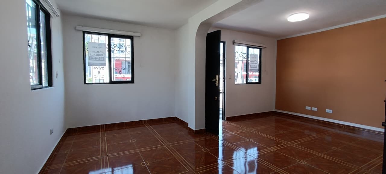 Se Renta Hermosa Casa De 3 Niveles Esquinera