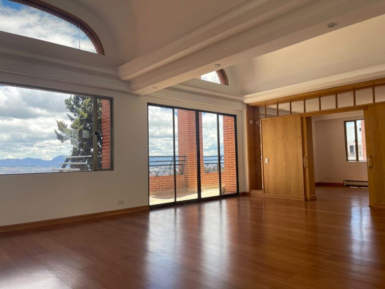 BOSQUE MEDINA ARRIENDO PENT HOUSE DUPLEX 409 M2