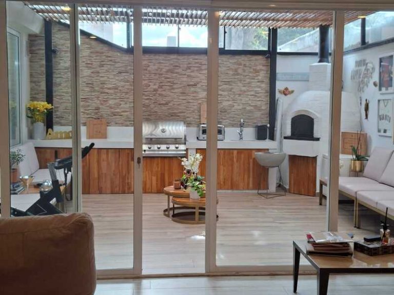 Arriendo Espectacular Casa de 387 m² en Santa Bárbara Alta -11-