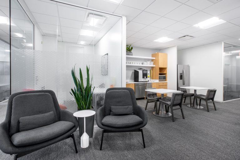 Alquiler de oficinas bellamente diseñadas para 3 personas en Bogota, 86 Once