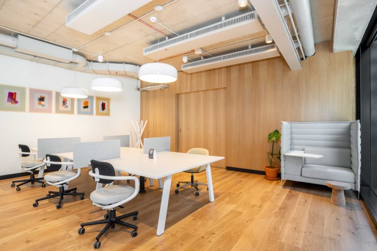 Alquiler de oficinas bellamente diseñadas para 5 personas en Bogota, 86 Once