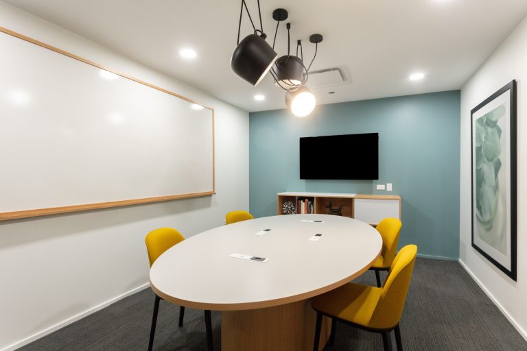 Alquiler de oficinas bellamente diseñadas para 5 personas en Bogota, 86 Once