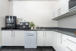 Generic_Kitchen_02_ffvuvp.jpg