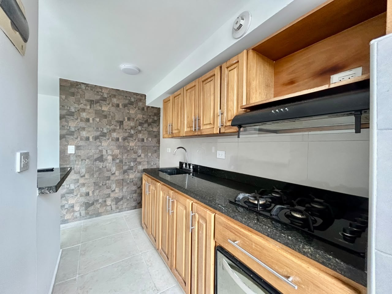 Apartamento en excelente estado, parqueadero, cuarto útil y muy buenas zonas comunes