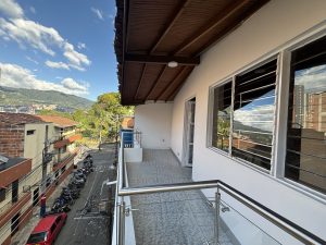 SE ARRIENDA AMPLIA Y HERMOSA CASA EN ITAGUI