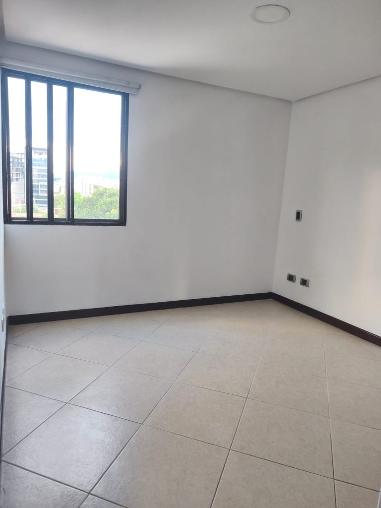 Apartamento 100 mts, 3 habitaciones, 1 parqueadero privado cubierto