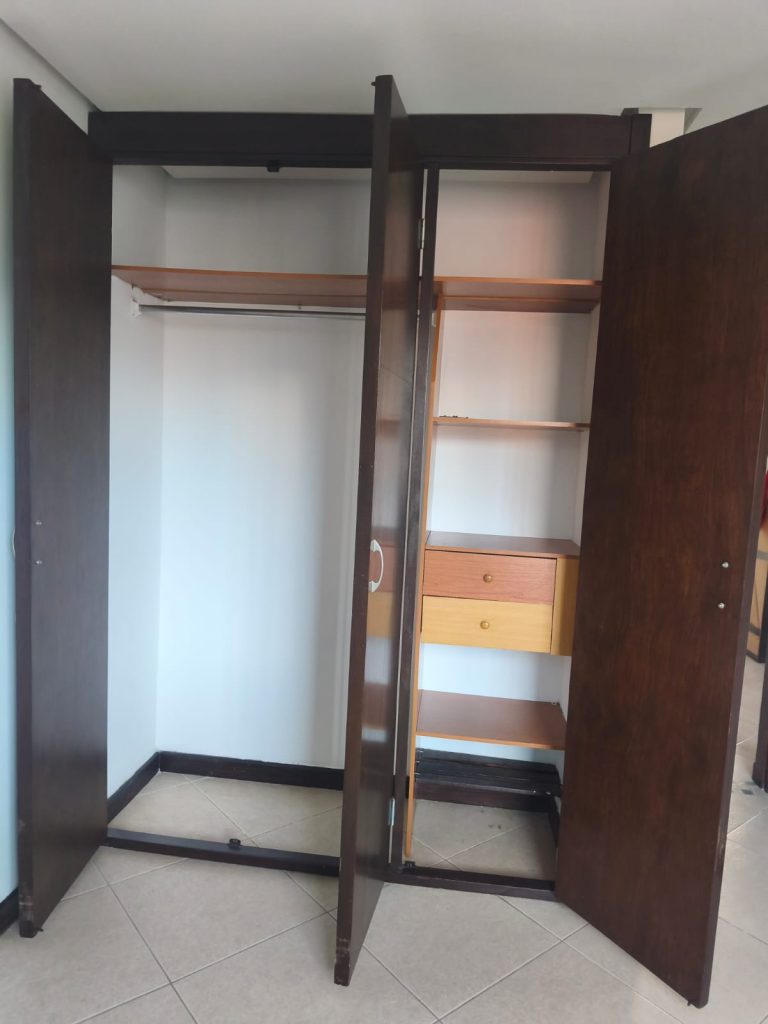 Apartamento 100 mts, 3 habitaciones, 1 parqueadero privado cubierto