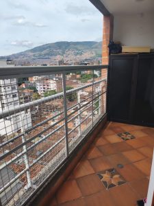 Apartamento 100 mts, 3 habitaciones, 1 parqueadero privado cubierto