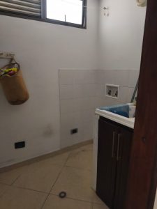 Apartamento 100 mts, 3 habitaciones, 1 parqueadero privado cubierto
