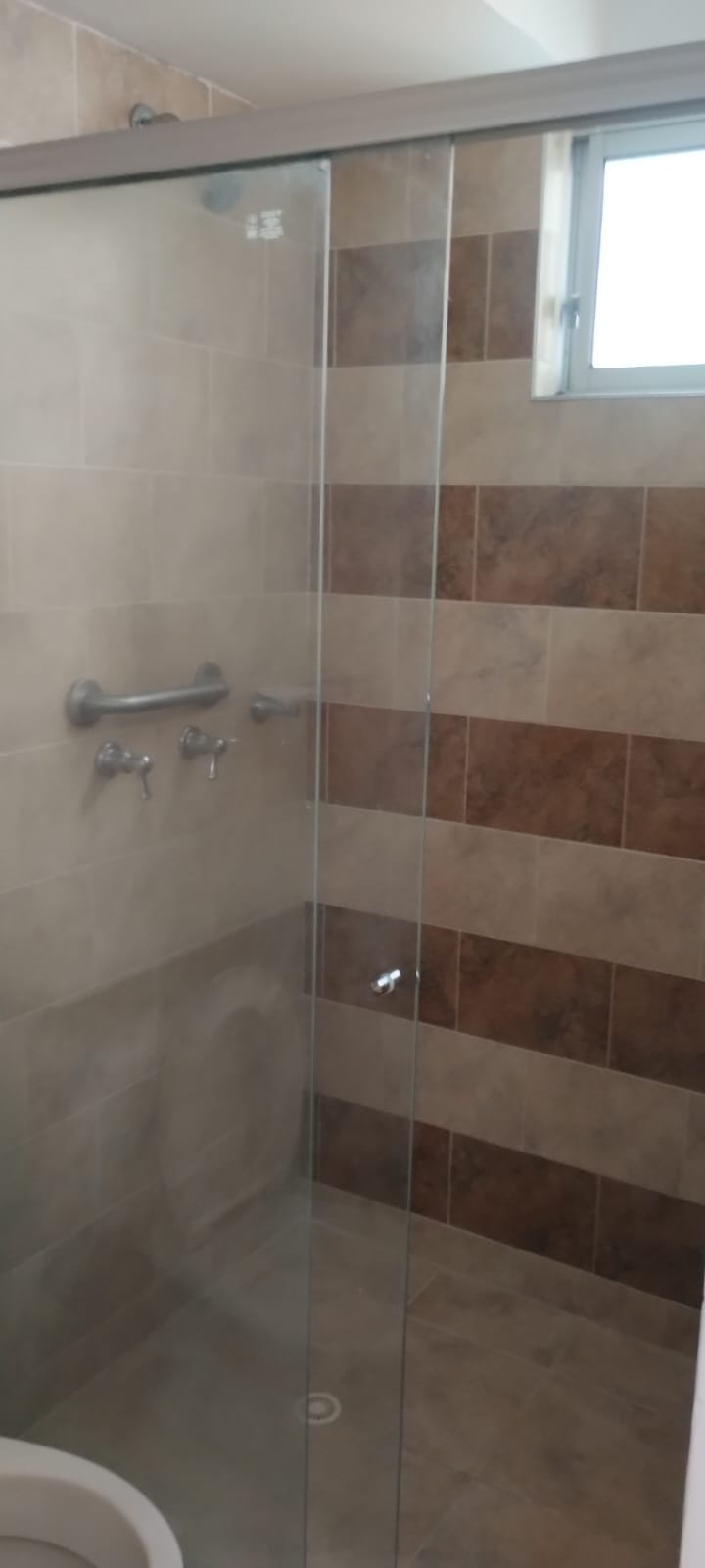 ARRIENDO LOCAL EN CABECERA /BUCARAMANGA COD:860