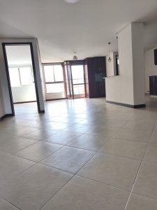 Apartamento 100 mts, 3 habitaciones, 1 parqueadero privado cubierto