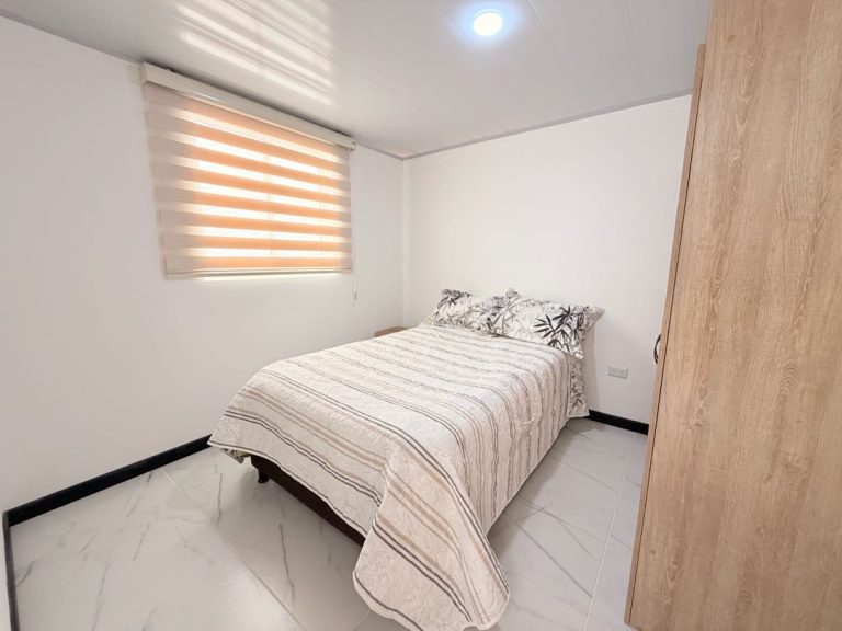 Arriendo apto Amoblado Cota centro