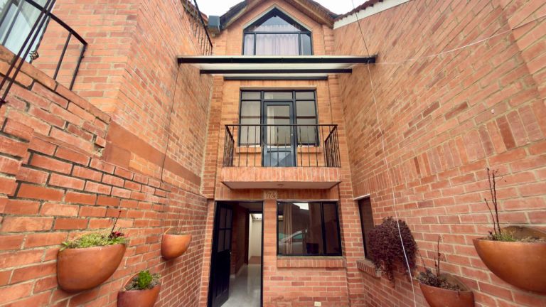 Arriendo casa de 3 pisos en Tenjo