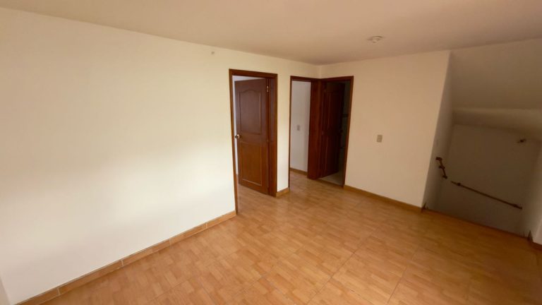 Arriendo casa de 3 pisos en Tenjo