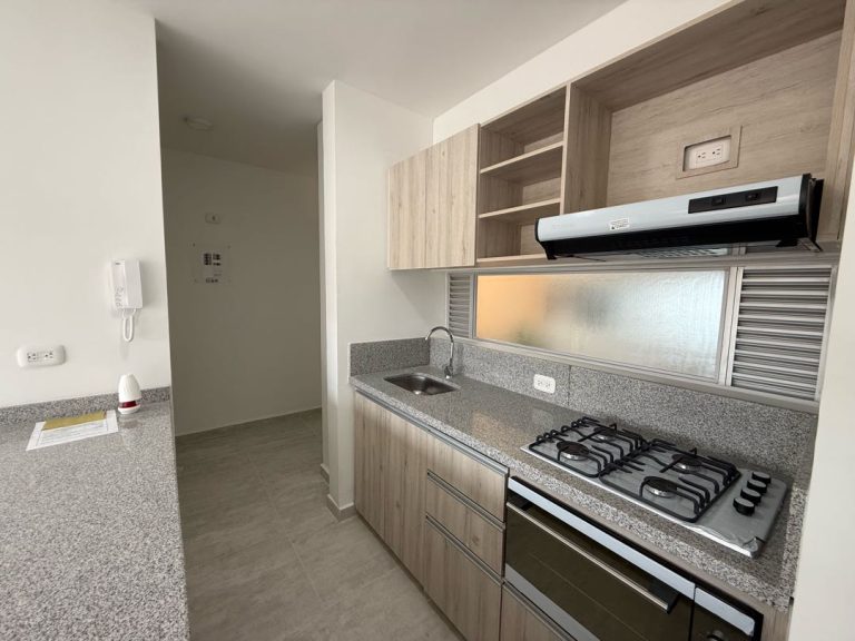SE ARRIENDA APARTAMENTO DE 3 HABITACIONES – AV 19 NORTE