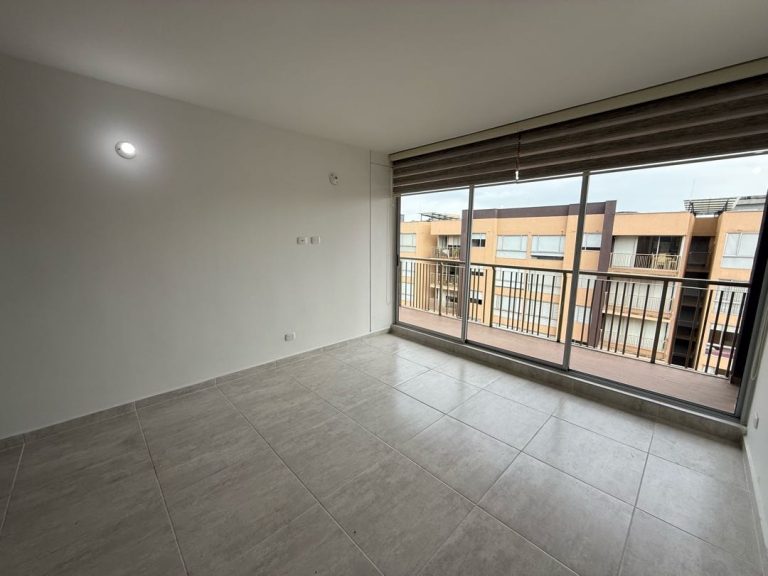 SE ARRIENDA APARTAMENTO DE 3 HABITACIONES – AV 19 NORTE