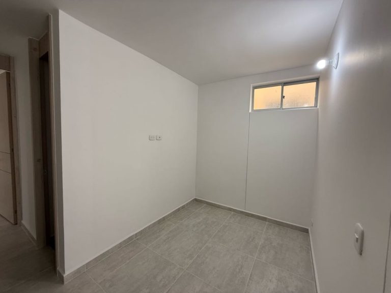 SE ARRIENDA APARTAMENTO DE 3 HABITACIONES – AV 19 NORTE